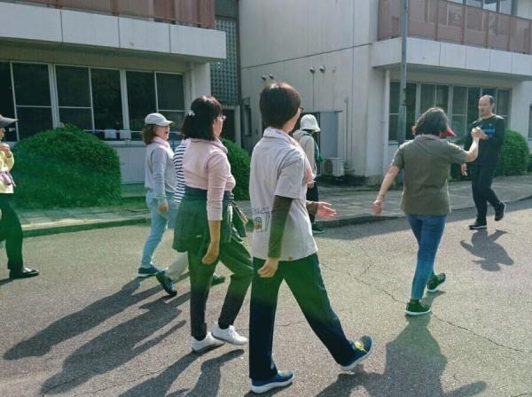 191031walking2.jpg